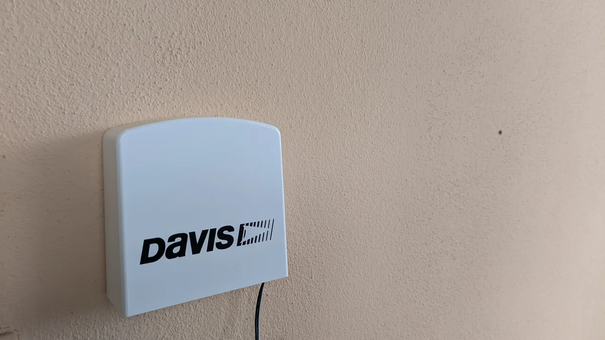 Sensore Davis AirLink per il monitoraggio della qualità dell'aria PM1 PM2.5 PM10 installato a Parella (TO)