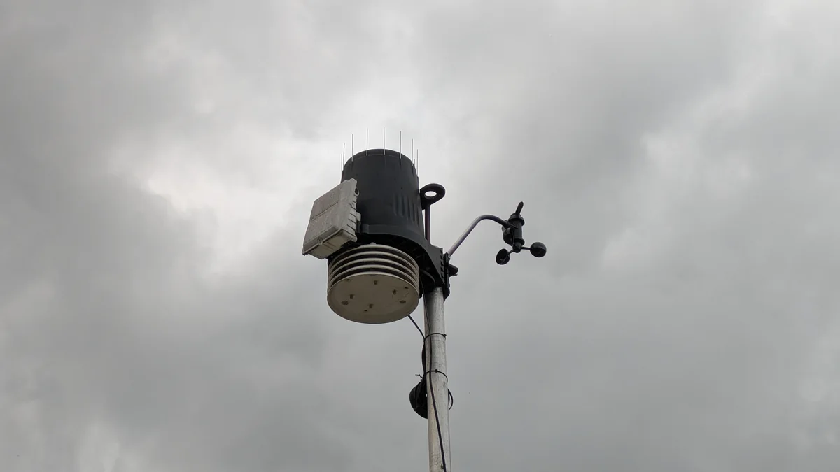 Vista esterna della stazione meteorologica Meteo Parella sul tetto a Parella (TO)